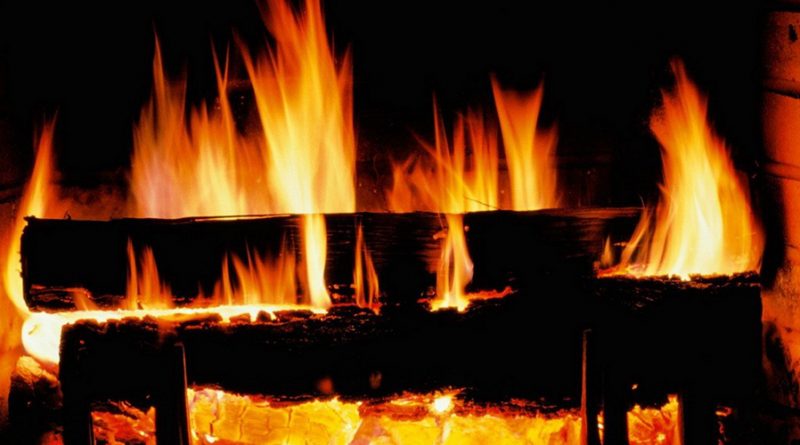 Cómo encender una chimenea de leña